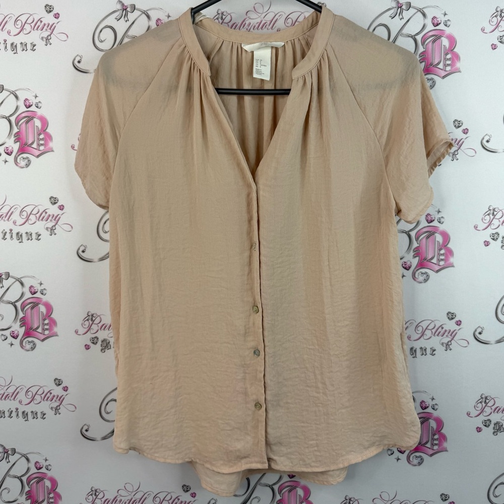 H&M T-shirt button up pleated beige Light Tan Blouse flowy lightweight